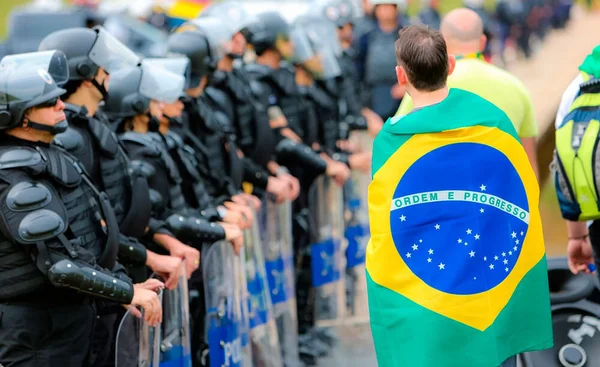 Prontidão total no domingo. Manifestantes serão revistados pela polícia no acesso à Esplanada dos Ministérios