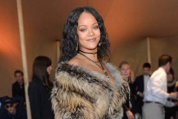 Brasileiros criticam Rihanna por usar pele nas criações da Fenty