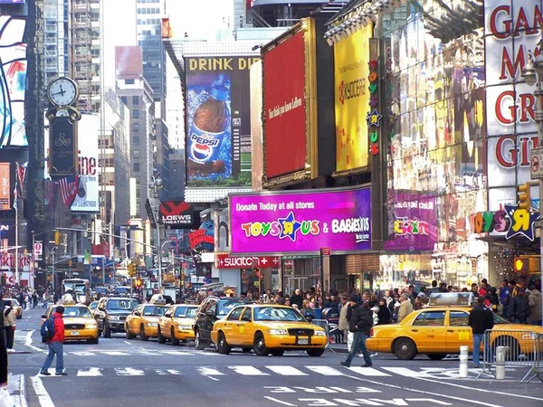 Toys “R” Us da Times Square, em Nova York, fechará as portas até o fim do ano
