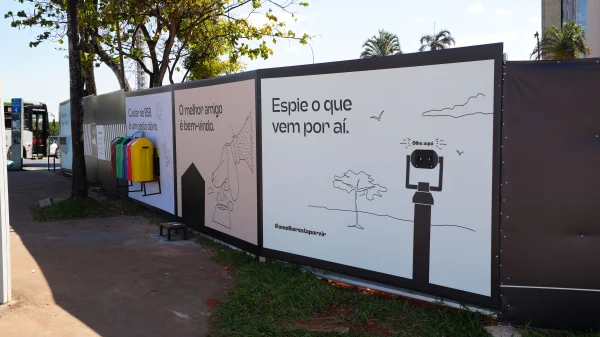 Tapume transforma obra do antigo Torre Palace em experiência urbana
