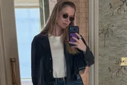 Gabriela Prioli faz selfie no espelho