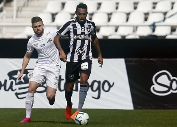 Santos bate Botafogo e divide liderança do Brasileirão com o Palmeiras