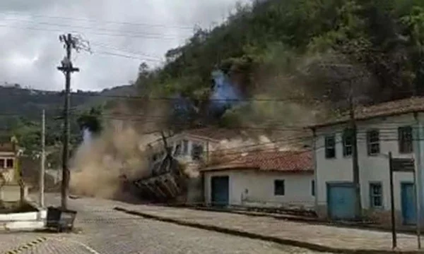 Deslizamento de terra destrói casarão em Ouro Preto; veja vídeo