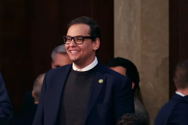 Foto colorida do político norte-americano George Santos - Metrópoles