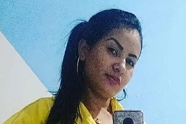 Humilhada por se maquiar, gari diz: “Não deixarei de ser mulher”
