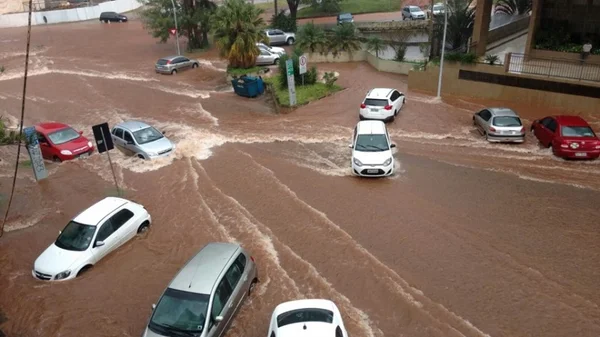 Temporal causa transtornos em diferentes pontos do Distrito Federal