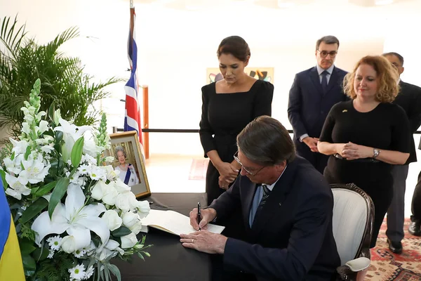 Após negociação, Bolsonaro terá tradutor nos eventos em Londres
