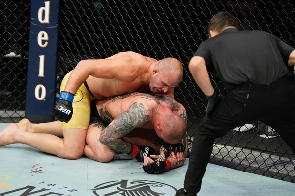 Brasileiro Glover Teixeira foi dominante em luta do UFC