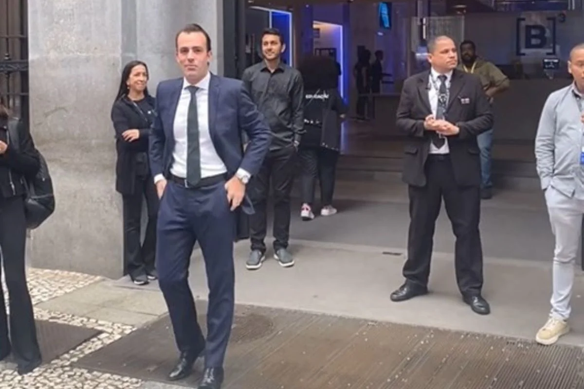 O deputado Lucas Bove foi filmado enquanto discutia com Camila Lisboa, presidente do Sindicato dos Metroviários O deputado Lucas Bove foi filmado enquanto discutia com Camila Lisboa, presidente do Sindicato dos Metroviários