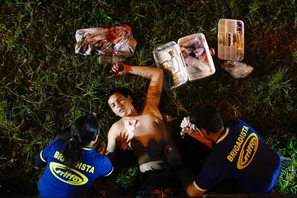 Vídeo: jovem é atendido após ser esfaqueado no Encosta que Cresce