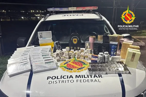Carro da PMDF com canetas emagrecedoras apreendidas - Metrópoles