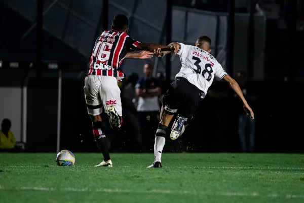 Foto colorida do jogo entre Vasco e São Paulo, pelo primeiro turno do Brasileirão 2024 - Metrópoles