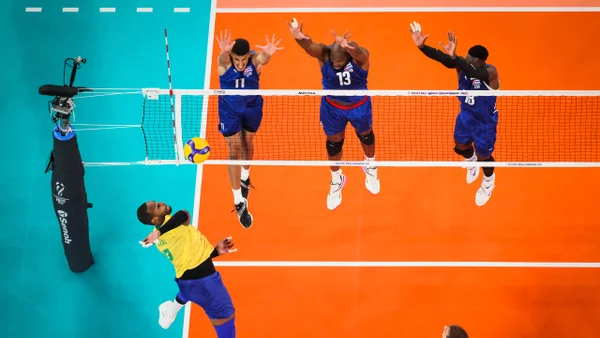 Seleção Brasileira encarando a seleção cubana no Mundial - Metrópoles