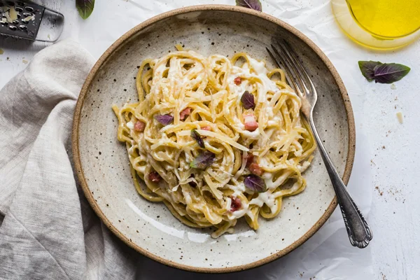 Macarrão cremoso de uma panela só: receita perfeita para dias corridos