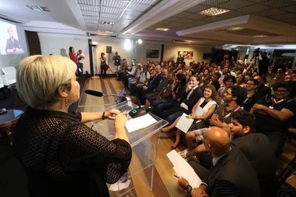 Seminário do SindSaúde recebe candidatos ao GDF e apresenta demandas