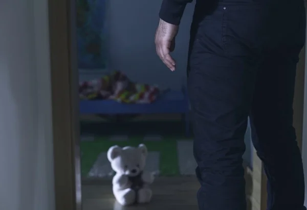 Mãe é condenada por alugar filho a pedófilos na internet