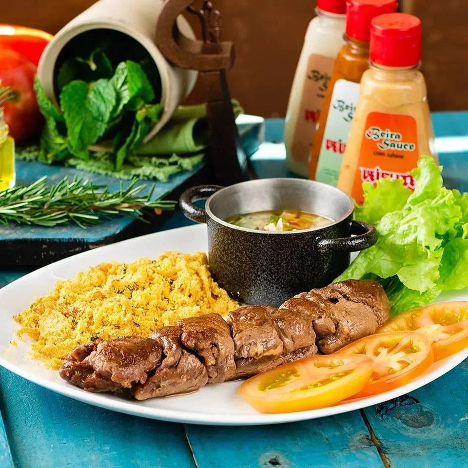 Mexuê de filet com farofa e molho vinagrete Mexuê de filet com farofa e molho vinagrete