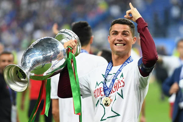 Cristiano Ronaldo taça da Eurocopa
