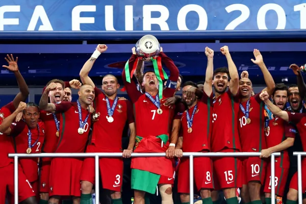 Após eliminação na Copa, Cristiano Ronaldo exalta título da Eurocopa