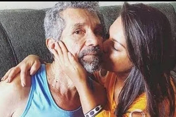 Viúvo de Paulinha Abelha diz que segue cuidando do pai da cantora