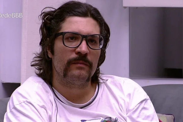 “Tu é verme. Verme rasteja”, dispara Ilmar a Emilly em briga