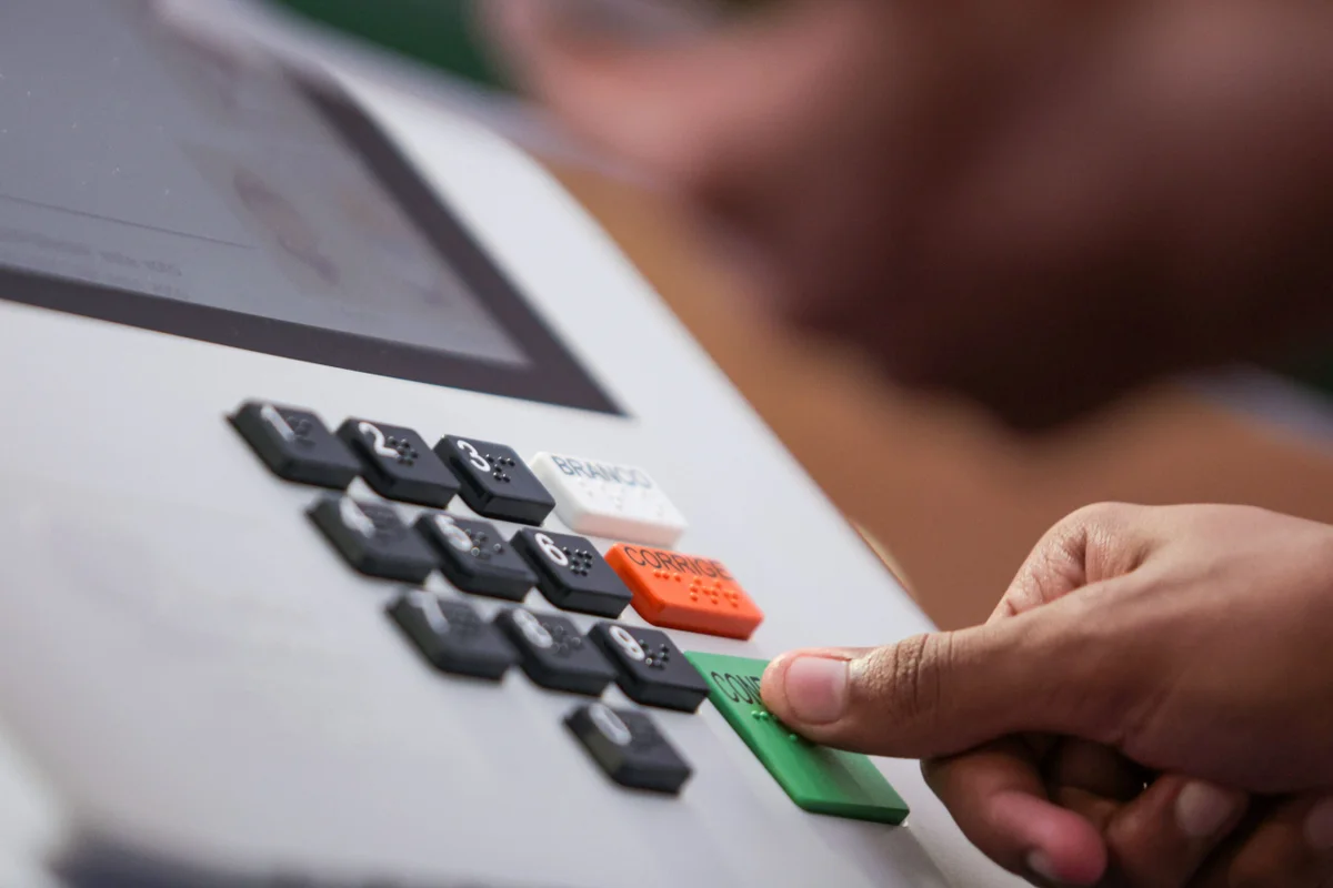 Maioria confia nas urnas eletrônicas, diz Meio/Ideia