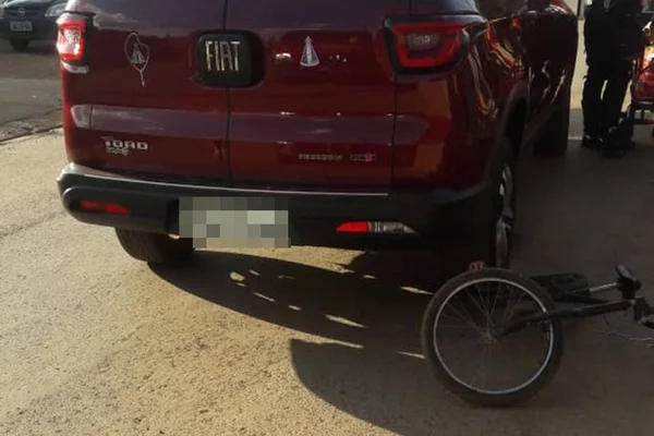Criança é atropelada por picape ao andar de bicicleta no DF