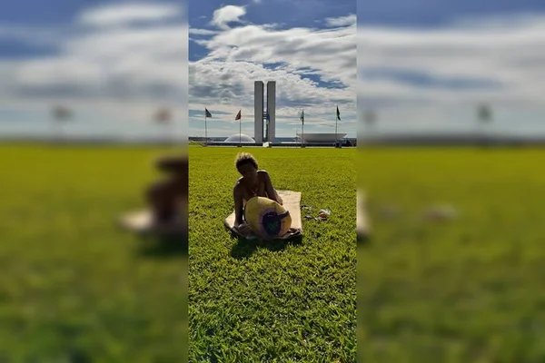 Transexual fica nua na Esplanada: “Fiz porque queria ser preso”