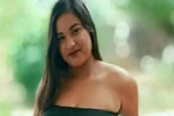 Menina de 14 anos morre após sofrer descarga elétrica ao usar chapinha