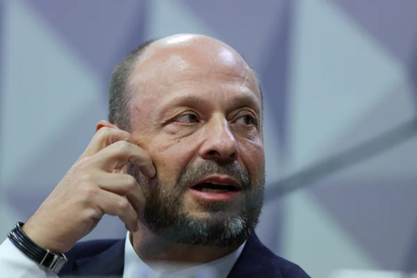 Governo Lula quer normalizar fila recorde de 3 milhões de pedidos até julho, diz presidente do INSS