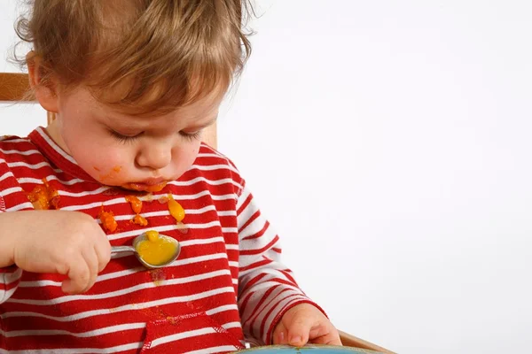 Truques infalíveis para remover as manchas das roupas do bebê