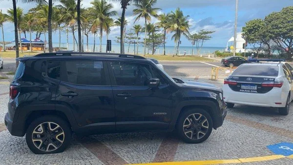 carro de turista atingido por tiro na Barra da Tijuca