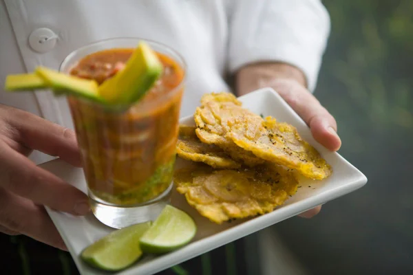 Foto colorida de um prato típico de Porto Rico gastronomia - Metrópoles