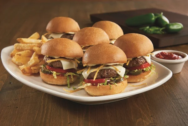 Conheça os novos hambúrgueres do Outback Steakhouse