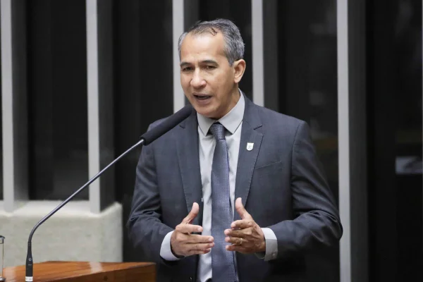 imagem colorida mostra capitão davi lima sousa (pl) em sessão no congresso nacional
