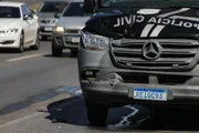 Viatura da Divisão de Controle e Custódia de Presos (DCCP) se envolve em acidente durante transporte de detentos, na EPTG.
Viatura da Divisão de Controle e Custódia de Presos (DCCP) se envolve em acidente durante transporte de detentos, na EPTG.