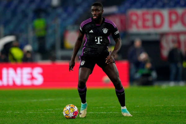 Imagem colorida de Upamecano, zagueiro do Bayern de Munique- Metrópoles