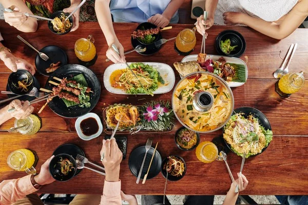 Almoço em família ao ar livre