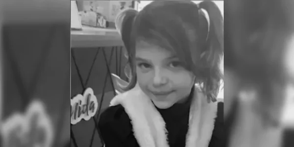Foto em preto e branco de Geovana dos Santos Wilczeski , menina de 10 anos que levou um tiro na cabeça família - Metrópoles