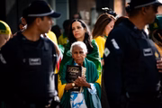 Apoiadores de Bolsonaro fazem ato em frente ao hospital em que ele realiza procedimento 