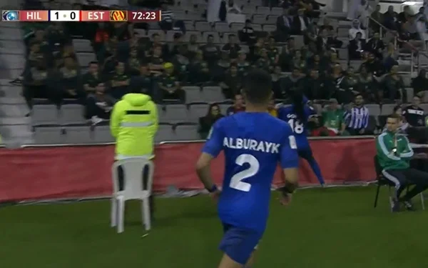 Jogador do Al-Hilal comemora gol em frente delegação do Flamengo