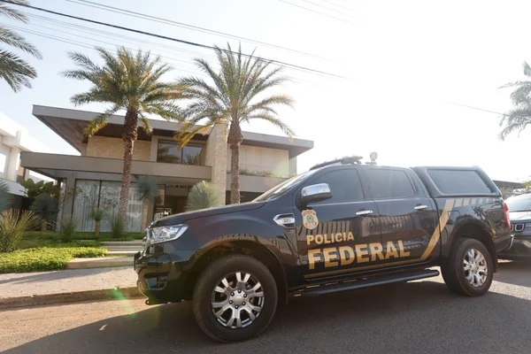 Farra no INSS: PF faz buscas na casa do empresário Fernando Cavalcanti