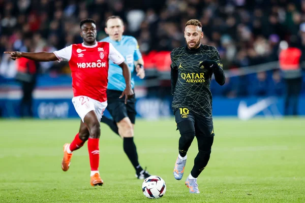 Neymar marca, mas PSG leva gol no fim e tropeça em casa no Francês