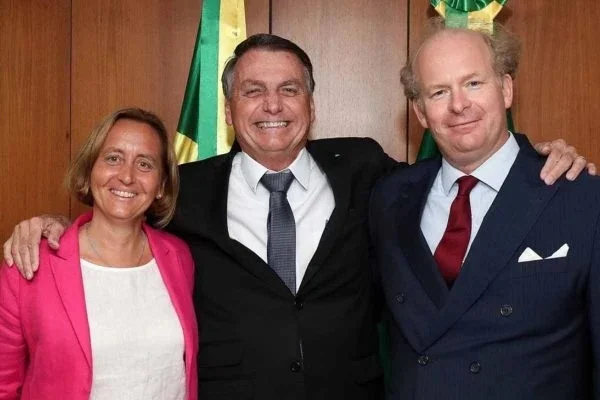 Aziz critica encontro de Bolsonaro com deputada alemã: “Nazismo não”