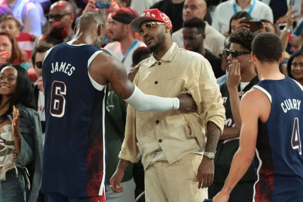 Carmelo Anthony parabeniza LeBron James dos EUA pelo ouro olímpico em Paris 2024