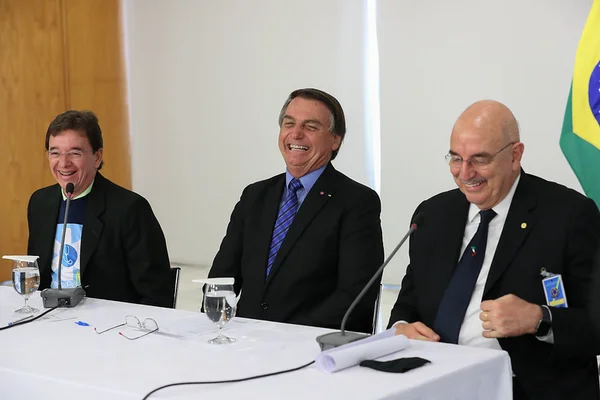 Ministério paralelo