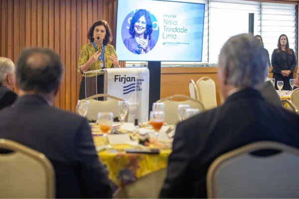 Nísia Trindade, Ministra da Saúde, durante evento na Firjan