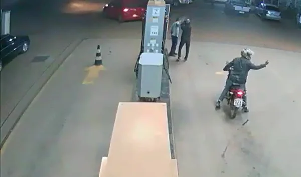 roubo a posto de combustível