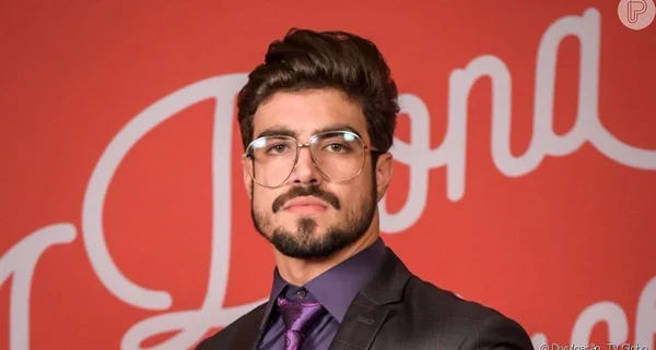 Caio Castro topa beijar Malvino Salvador em A Dona do Pedaço
