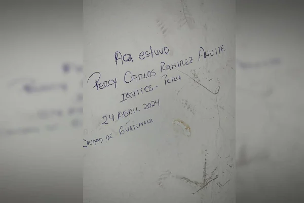 Recados em parede mostram que outros já ficaram “presos” na Guatemala